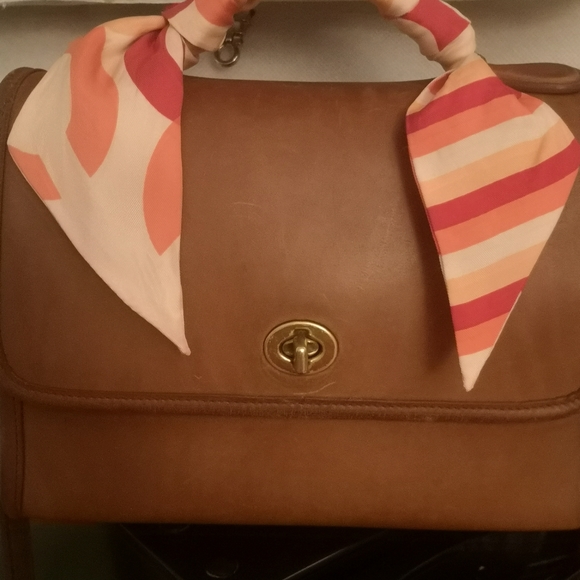 💯 auth Iconic Vintage Coach Court in British Tan! - Picture 6 of 14